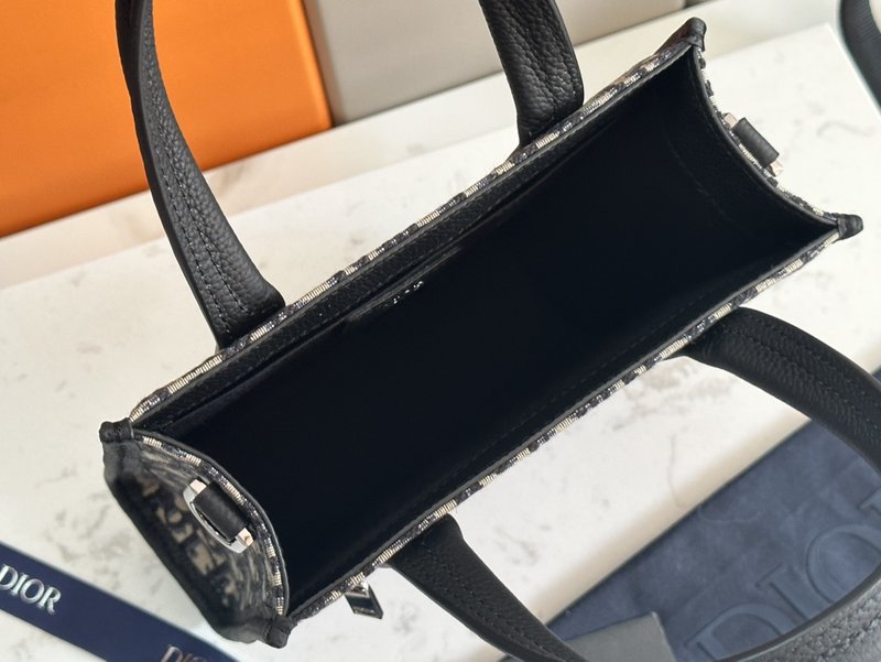 디올 사파리 노스사우스 스몰 토트백 001-235209