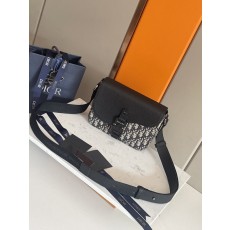 디올 블랙 그레인드 카프스킨 새들 메신저백 001-235221