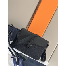 디올 블랙 그레인 카프스킨 새들 메신저백 001-235230
