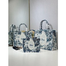 디올 클래식 쇼핑백 숄더스트랩 포함 001-235263