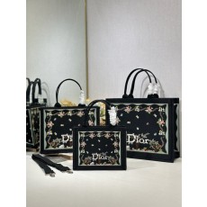 디올 클래식 쇼핑백 숄더스트랩 포함 001-235290
