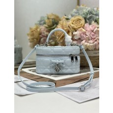 디올 30 몽테뉴 미니 바니티 버터플라이 핸드백 001-235300