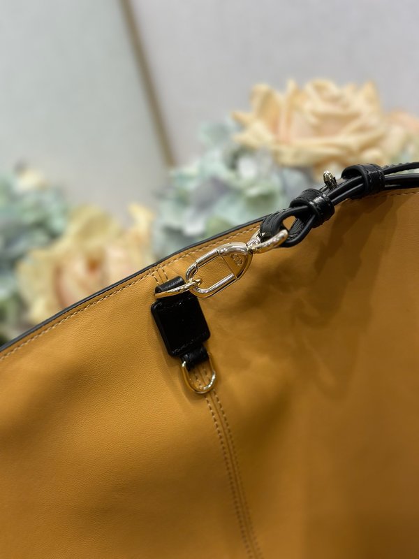 디올 투주르 블랙 주름 소가죽 라지 토트백 001-235311