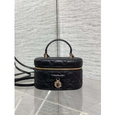 디올 리본 퀼팅 파우치 2WAY 001-235318