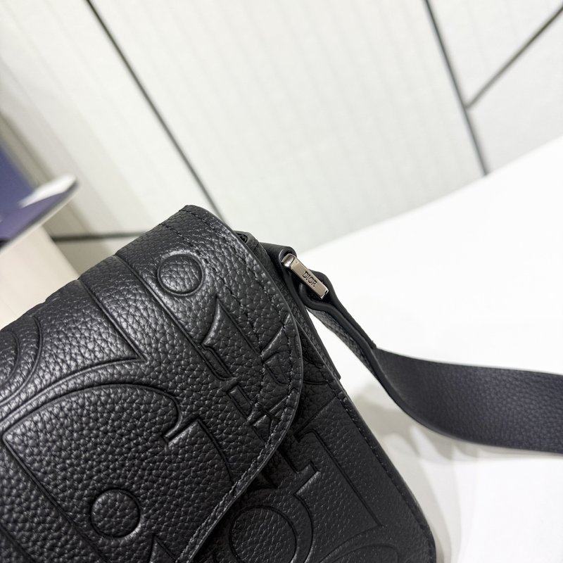 디올 블랙 프린트 가죽 안장 플랩 메신저백 001-235353