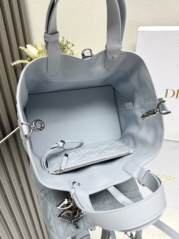 디올 Dior Toujours 화이트 핸드백 001-235373