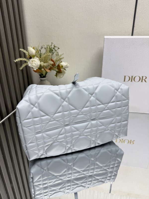 디올 Dior Toujours 화이트 핸드백 001-235373