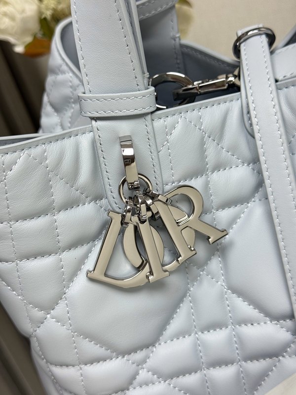 디올 Dior Toujours 화이트 핸드백 001-235373