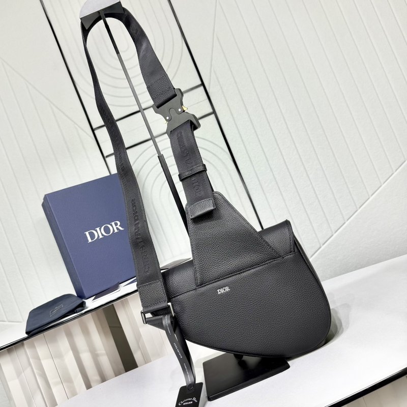 디올 블랙 그레인 카프스킨 새들백 001-235398