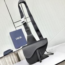 디올 블랙 그레인 가죽 새들백 001-235402