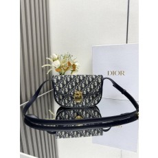 디올 메달리온 플랩 숄더백 001-235439