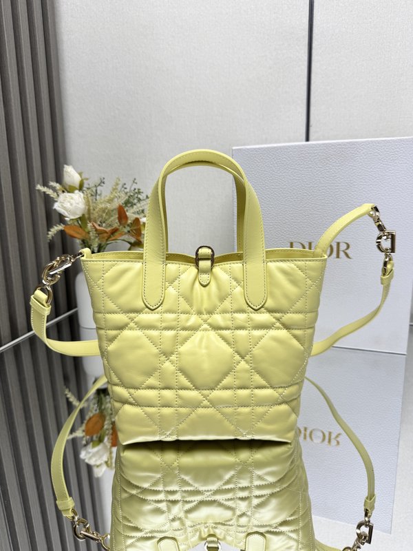 디올 글레이셔 블루 세로형 핸드백 001-235448