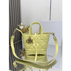 디올 글레이셔 블루 세로형 핸드백 001-235448