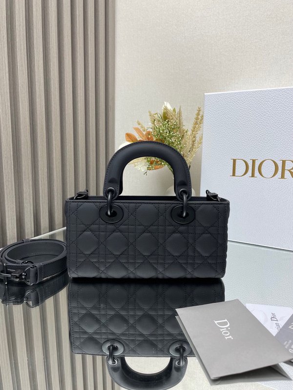디올 미니 레이디 D-조이 매트 블랙 핸드백 001-235483