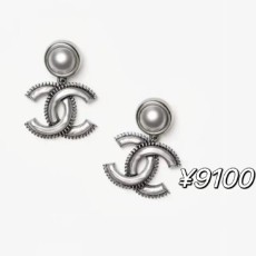 더블 C 로고 진주 이어링 001-235516