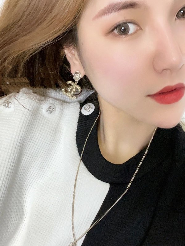 샤넬 클래식 더블 C 로고 귀걸이 001-235521