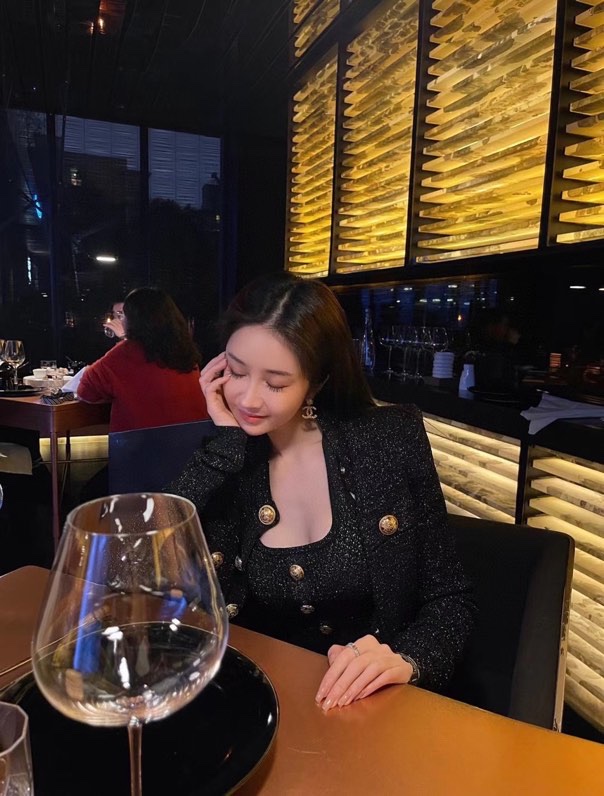 샤넬 클래식 더블 C 로고 귀걸이 001-235521