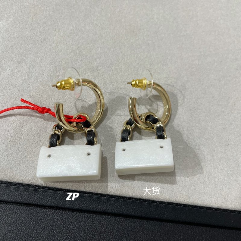 샤넬 스타일 양가죽 핸들 퀼팅 귀걸이 001-235527
