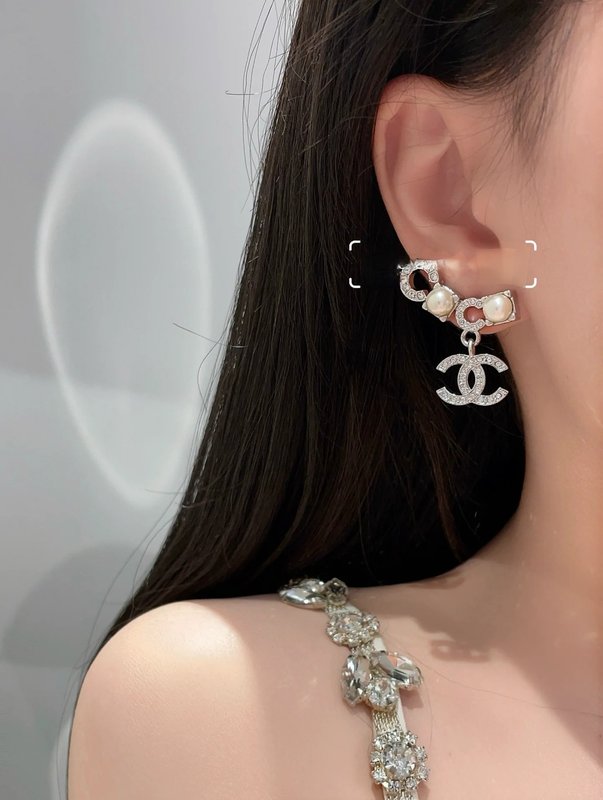 샤넬 스타일 투톤 레터 진주 귀걸이 001-235536