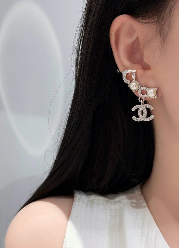 샤넬 스타일 투톤 레터 진주 귀걸이 001-235536