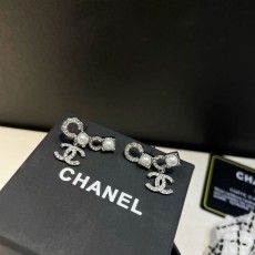 샤넬 스타일 투톤 레터 진주 귀걸이 001-235536