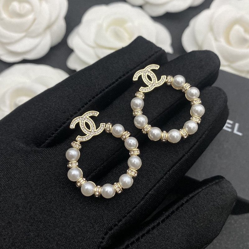 샤넬 크리스탈 진주 원형 로고 귀걸이 001-235538