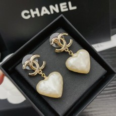 더블 C 하트 진주 스터드 이어링 001-235557