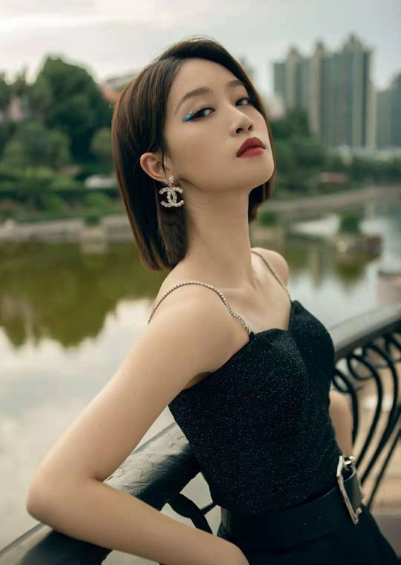 샤넬 스타일 입체 진주 크리스털 이어링 001-235565