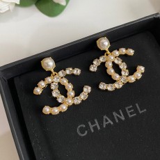 샤넬 스타일 입체 진주 크리스털 이어링 001-235565