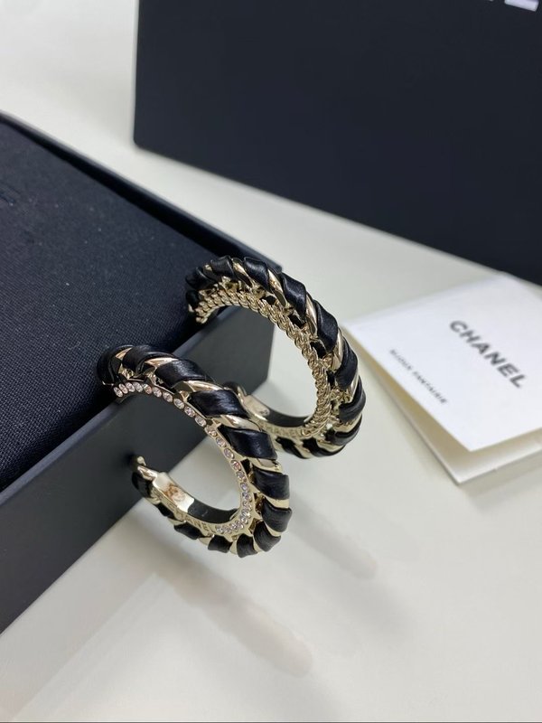 샤넬 메탈 원형 엮이 귀걸이 001-235585