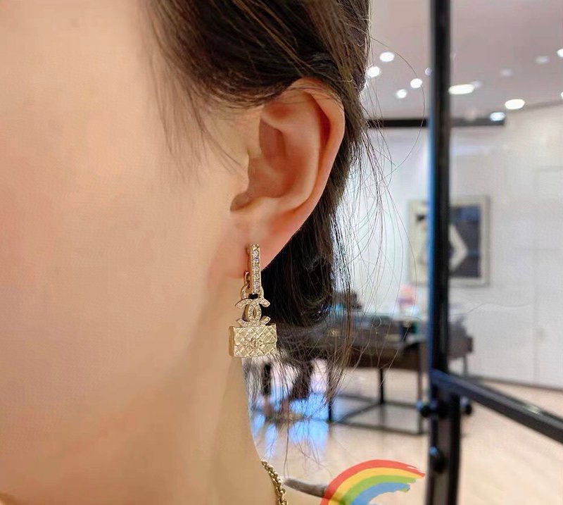 샤넬 스타일 다이아몬드 레터 이어링 001-235588