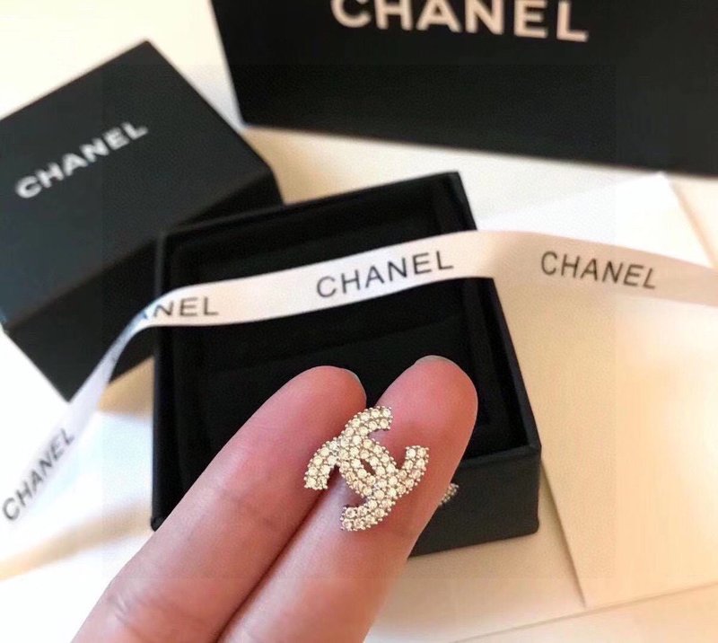 샤넬 스타일 클래식 더블 C 풀 다이아몬드 이어링 001-235598