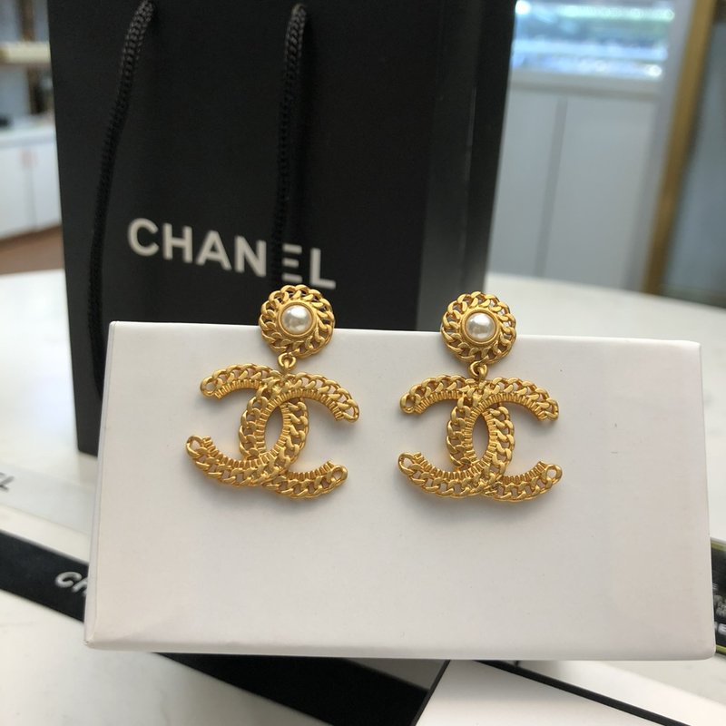 샤넬 스타일 더블 C 로고 골드 이어링 001-235600