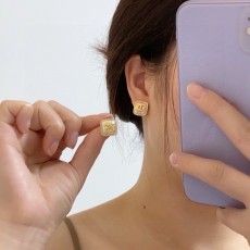 샤넬 더블 C 심플 앤크 골드 이어링 001-235603