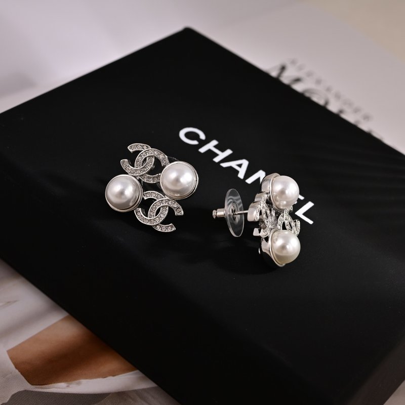 샤넬 스타일 더블 C 로고 진주 크리스털 이어링 001-235606