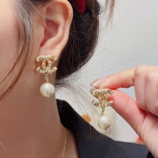 샤넬 스타일 심플 큐빅 진주 귀걸이 001-235643