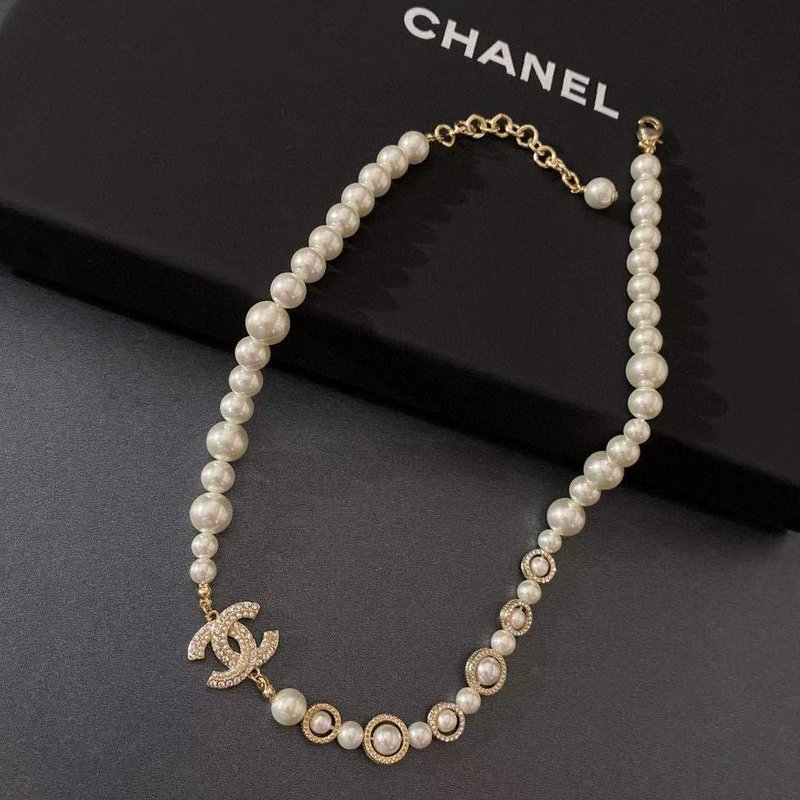 샤넬풍 크리스탈 진주 알파벳 목걸이 001-235697