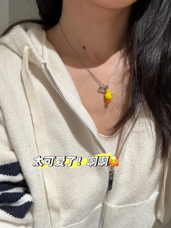 샤넬 풀 다이아몬드 더블 C 노란 병아리 목걸이 001-235710