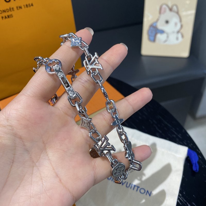 모노그램 크래지 옐로우 골드 체인 목걸이 001-235749
