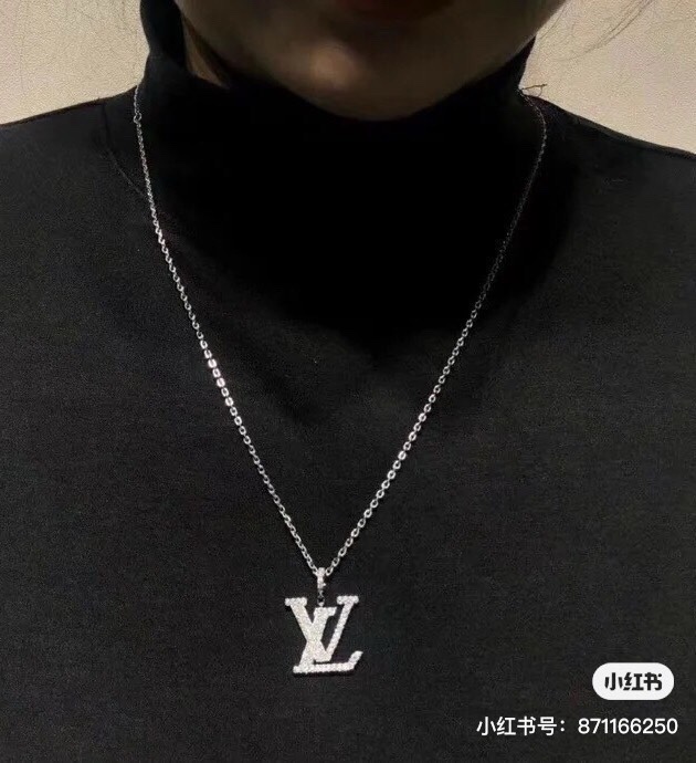 루이 클래식 풀 다이아몬드 레터 커플 목걸이 001-235760