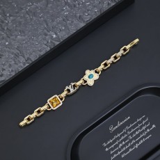 루이 레터 데이지 황동 팔찌 001-235770