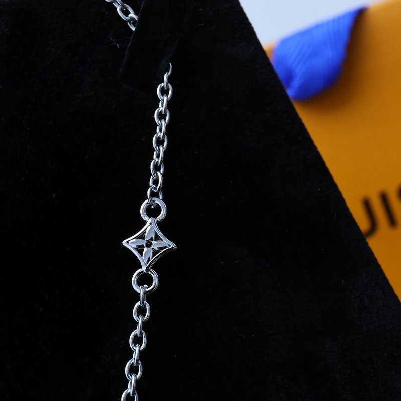 루이비통 다이스 펜던트 목걸이 001-235815