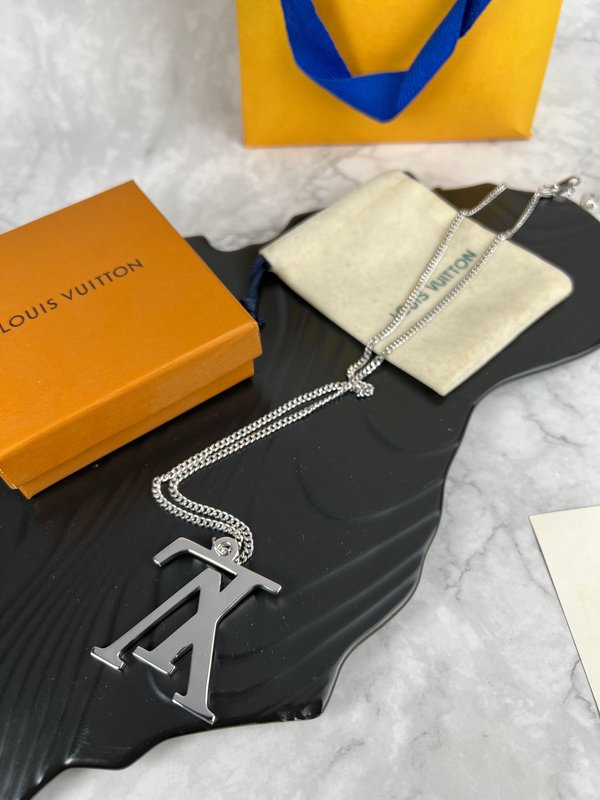 루이 로고 목걸이 대형 001-235832