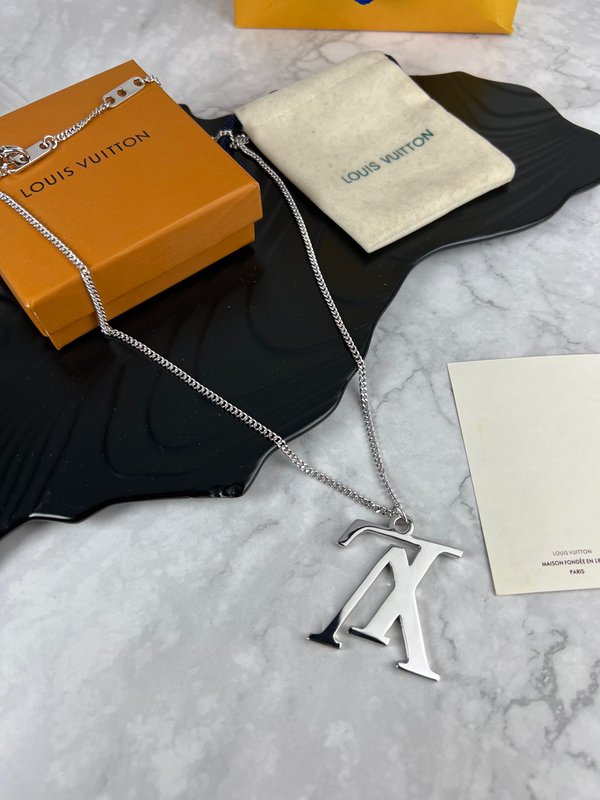 루이 로고 목걸이 대형 001-235832