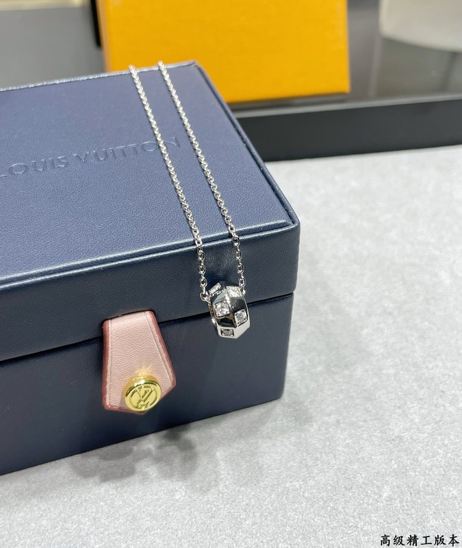 루이 체커보드 목걸이 001-235833