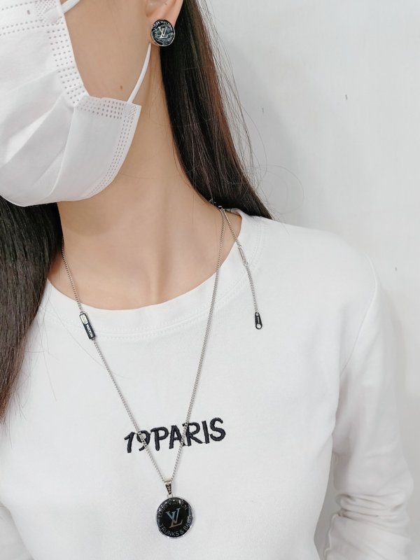루이 비통 에나멜 배지 목걸이 귀걸이 세트 001-235868