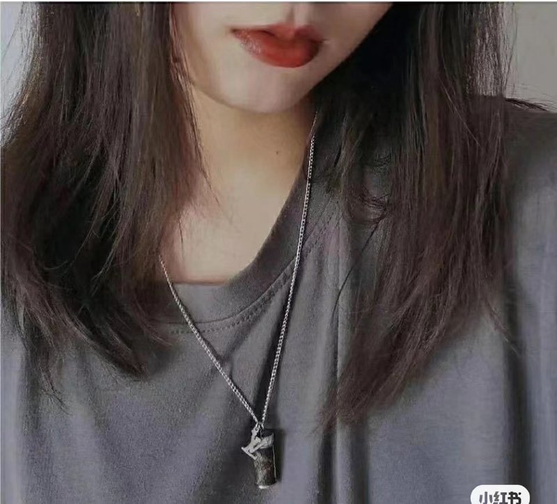 루이비통 블랙 모노그램 향수병 목걸이 001-235879