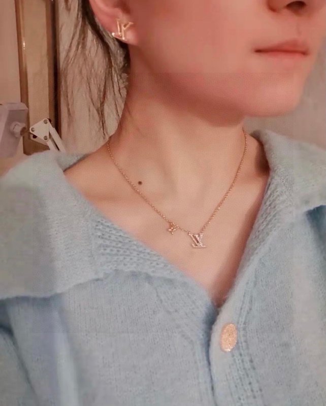 루이비통 클래식 로고 목걸이 001-235904