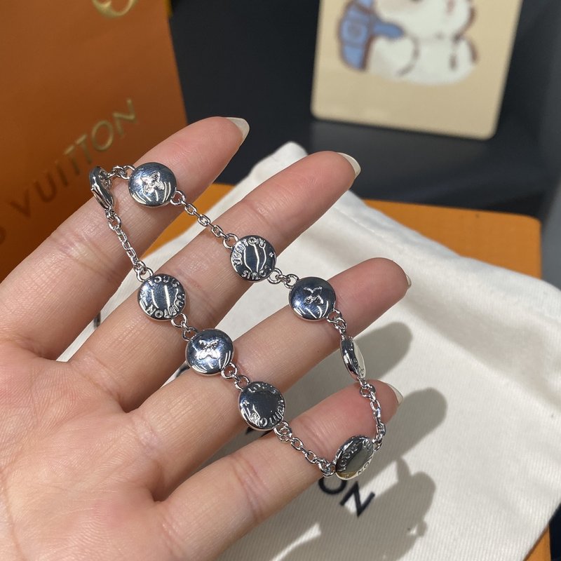 루이 스터드 메탈 체인 팔찌 001-235936