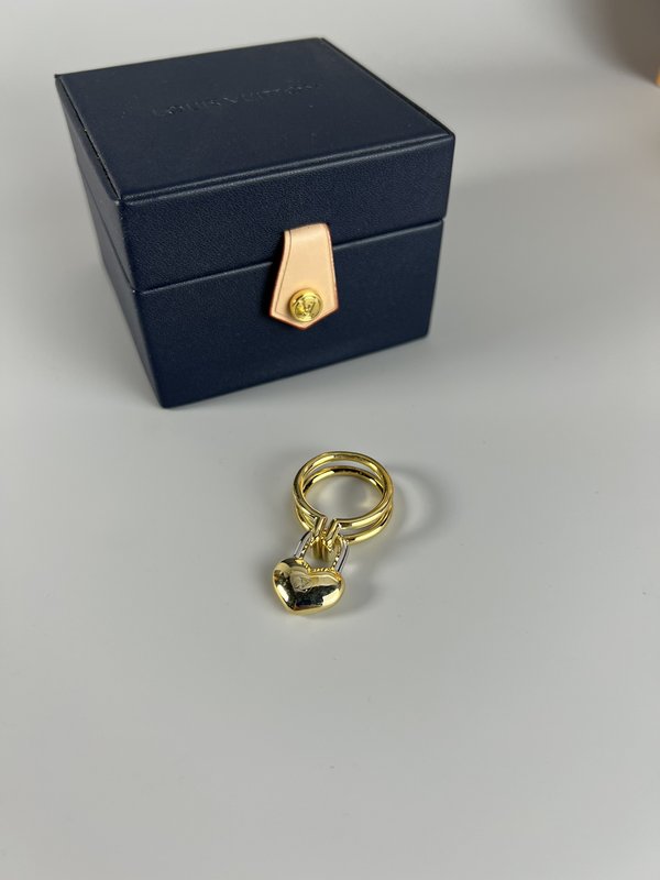루이 하트 디자인 반지 001-236069